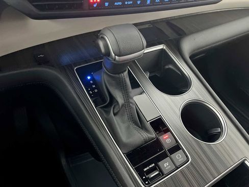 Used 2023 Toyota Sienna Platinum image 22