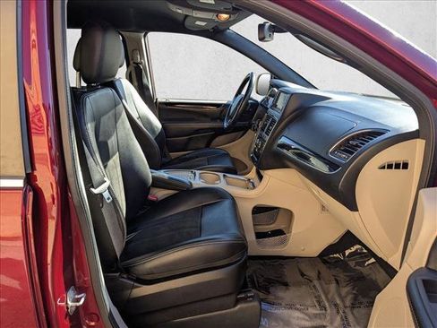 Used 2019 Dodge Grand Caravan SXT image 19