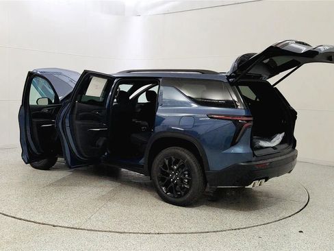 New 2026 Chevrolet Traverse LT w/ Midnight/Sport Edition FWD image 11