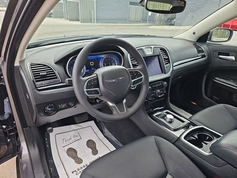 Used 2023 Chrysler 300 Touring RWD image 21
