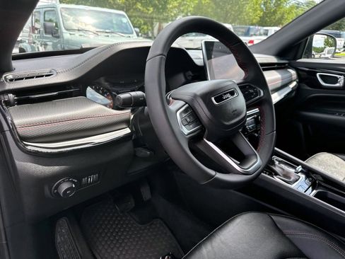 Used 2024 Jeep Compass Trailhawk image 10