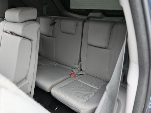 Used 2018 Toyota Highlander LE AWD/4WD image 25