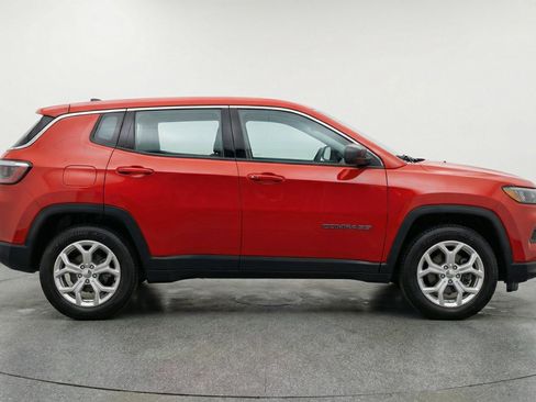 Used 2025 Jeep Compass Latitude AWD/4WD image 5