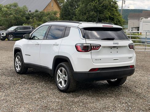Used 2024 Jeep Compass Latitude AWD/4WD image 7