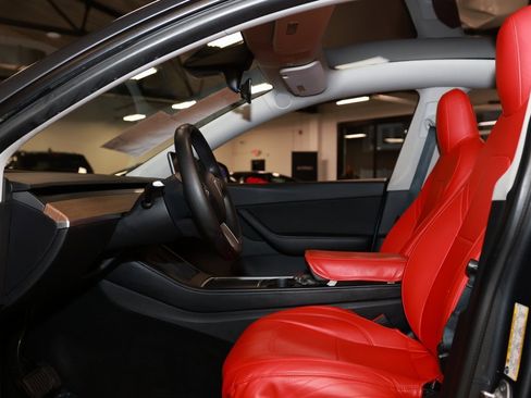 Used 2022 Tesla Model Y Long Range image 11