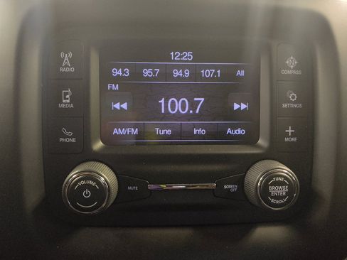 Used 2018 Jeep Compass Latitude FWD image 25