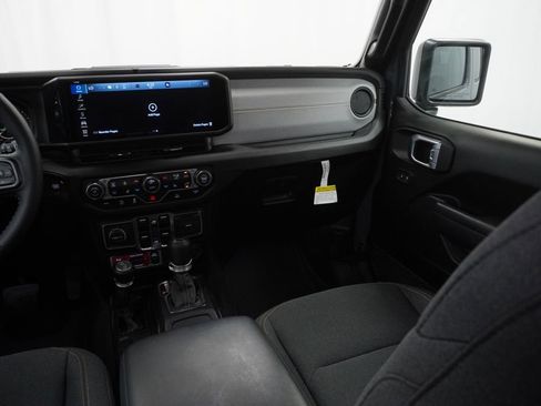 Used 2025 Jeep Wrangler Willys image 30