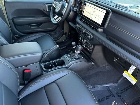 New 2026 Jeep Wrangler Unlimited Sahara AWD/4WD image 15