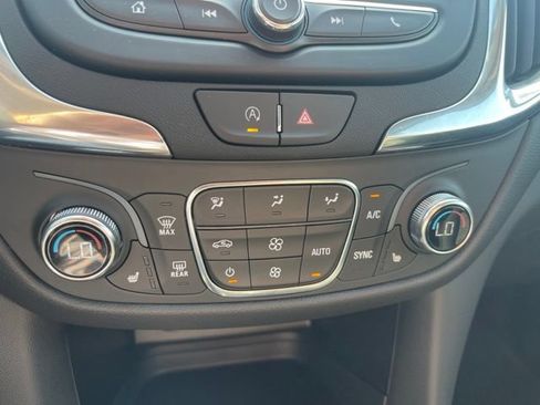 Used 2023 Chevrolet Equinox LT FWD image 24