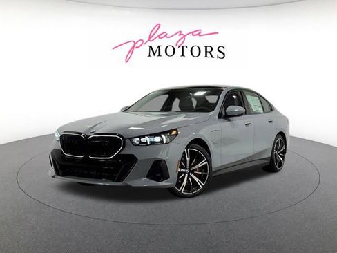 Used 2026 BMW 550e xDrive AWD/4WD image 1