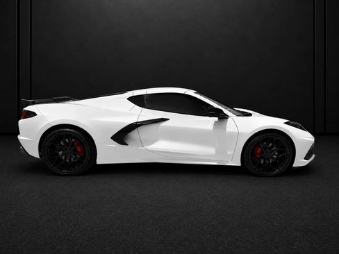 Used 2022 Chevrolet Corvette Stingray Coupe w/ 1LT RWD image 2