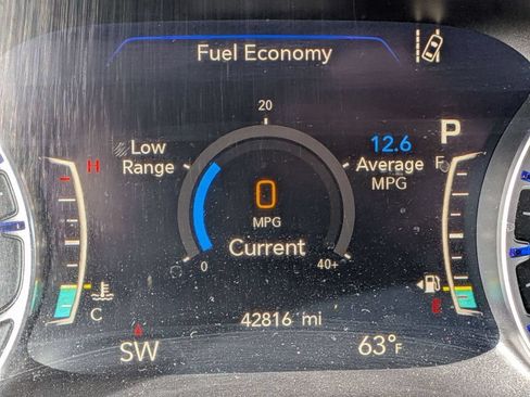 Used 2025 Chrysler Pacifica Select FWD image 24
