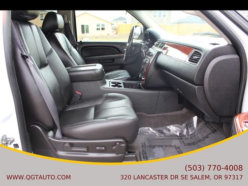 Used 2011 Chevrolet Suburban LT AWD/4WD image 21