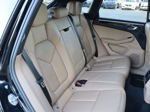 Used 2020 Porsche Macan image 44