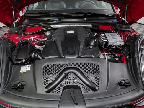 Certified 2022 Porsche Macan S AWD/4WD image 33