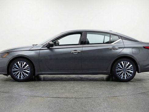 Used 2025 Nissan Altima 2.5 SV image 5