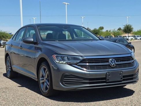 Used 2024 Volkswagen Jetta SE FWD image 3
