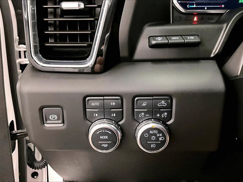 Used 2025 GMC Sierra 1500 Denali AWD/4WD image 40