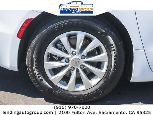 Used 2018 Chrysler Pacifica Touring-L Plus image 10