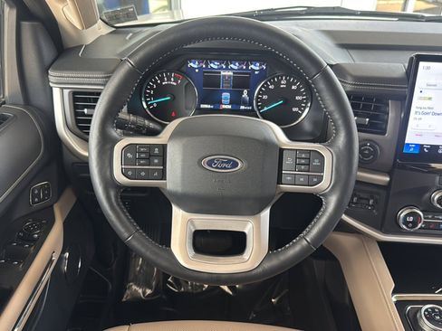 Used 2022 Ford Expedition XLT AWD/4WD image 2