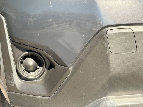 Used 2021 Subaru Crosstrek 2.0i image 11