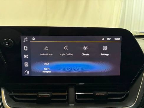 Used 2025 Chevrolet Trax RS w/ Sunroof Package FWD image 50