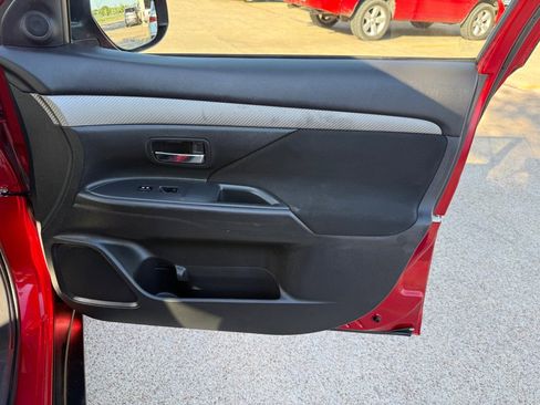 Used 2018 Mitsubishi Outlander ES image 22