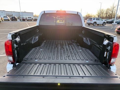 Used 2022 Toyota Tacoma SR image 29