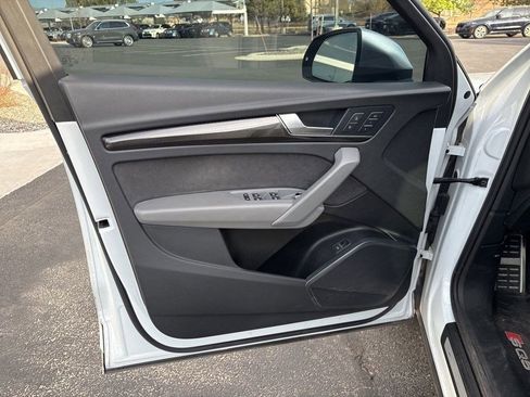 Used 2022 Audi SQ5 Premium image 9