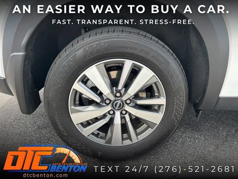 Used 2025 Nissan Pathfinder SL AWD/4WD image 32