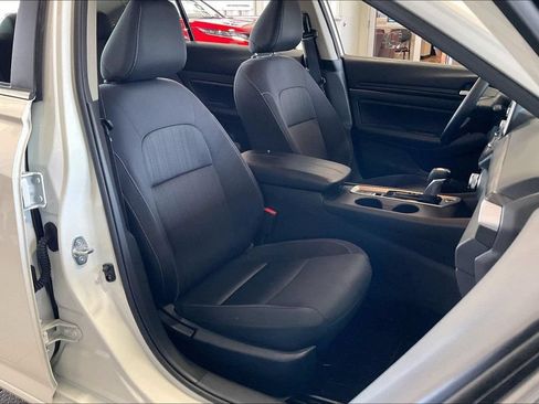 Used 2025 Nissan Altima 2.5 SV AWD/4WD image 22