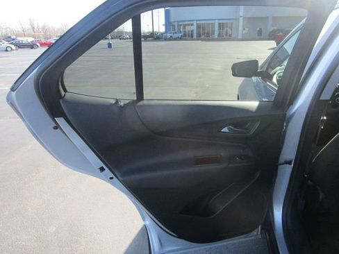 Used 2022 Chevrolet Equinox LT image 19