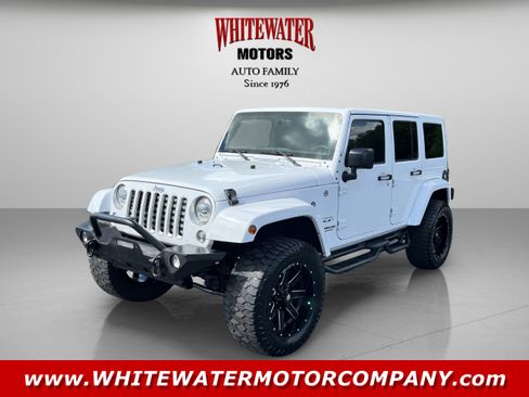 Used 2017 Jeep Wrangler Unlimited Sahara w/ Connectivity Group AWD/4WD image 1