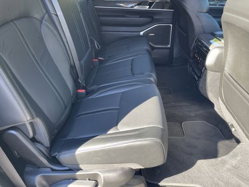 Used 2022 Jeep Wagoneer Series II image 15