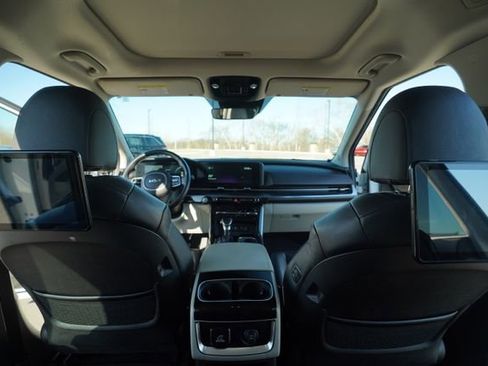 Used 2022 Kia Carnival SX Prestige image 23