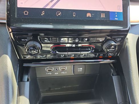 Used 2025 Jeep Grand Cherokee Summit w/ Obsidian Package AWD/4WD image 19