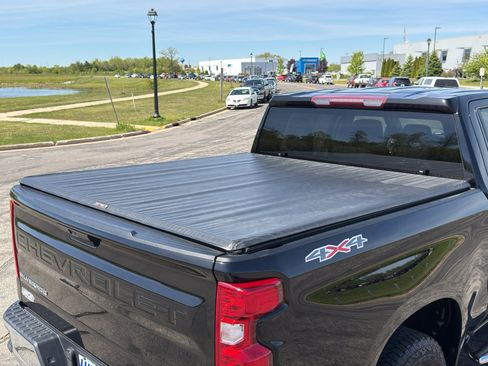 Used 2022 Chevrolet Silverado 1500 LT AWD/4WD image 36