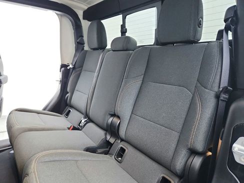 Used 2025 Jeep Gladiator Sport image 32