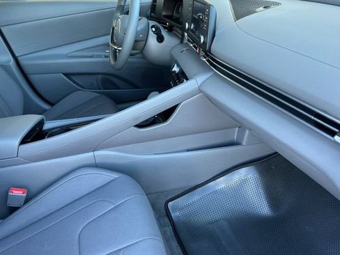 Certified 2025 Hyundai Elantra Hybrid FWD image 18