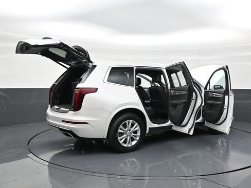 Used 2021 Cadillac XT6 Luxury image 29