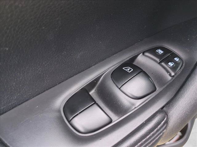 Used 2020 Nissan Rogue SV FWD image 12