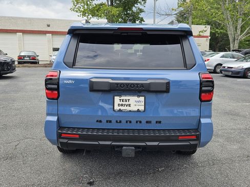 Certified 2025 Toyota 4Runner SR5 AWD/4WD image 6