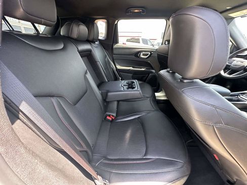 Used 2025 Jeep Compass Trailhawk AWD/4WD image 31