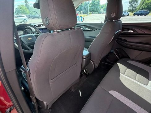 Used 2022 Chevrolet TrailBlazer LT w/ Convenience Package FWD image 12