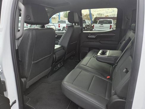 Used 2025 GMC Sierra 1500 SLT image 11