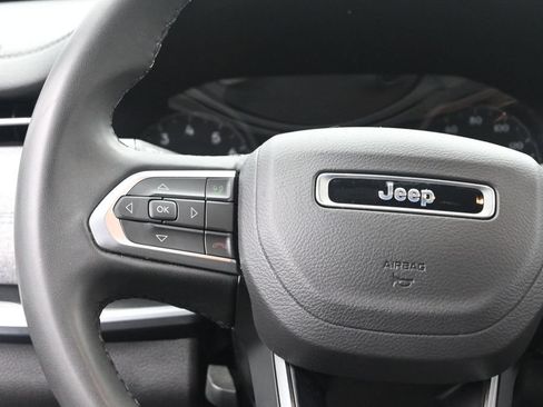 Used 2025 Jeep Compass Latitude AWD/4WD image 30