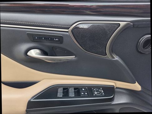 Used 2020 Lexus ES 300h w/ Premium Package FWD image 32