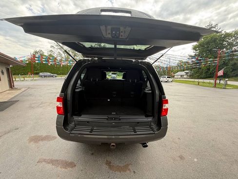 Used 2017 Ford Expedition XLT AWD/4WD image 9