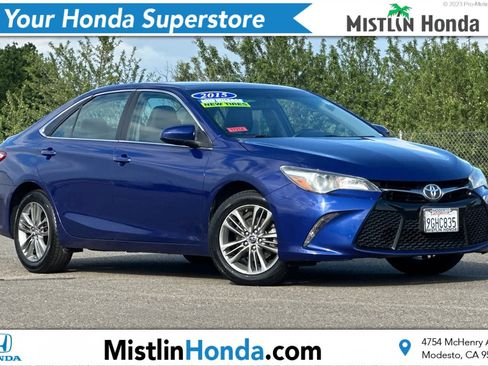 Used 2015 Toyota Camry SE w/ Moonroof Package image 1