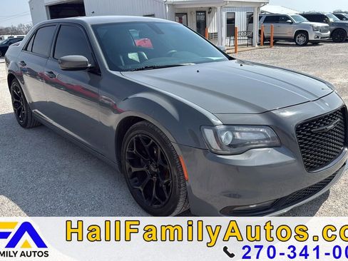Used 2019 Chrysler 300 S RWD image 3